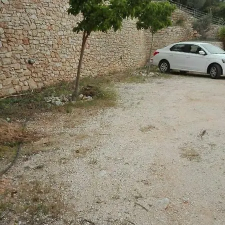 Auravilla Kiveri *